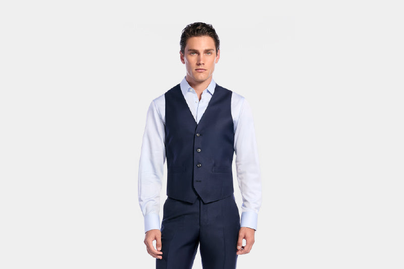 Cómo usar un chaleco con traje y lucir impecable