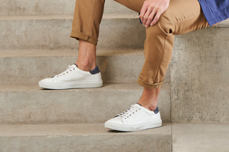 ¿Qué tan versátil es tener unos sneakers casuales y con qué estilos puedo utilizarlos?