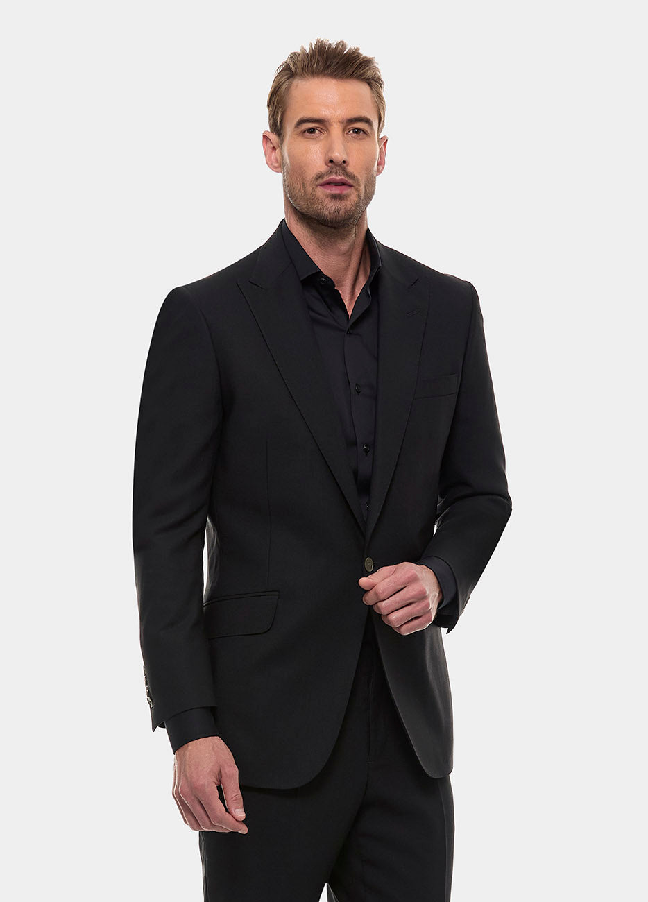 Traje negro completo para hombre, diseñado para ofrecer elegancia y sofisticación. Confeccionado con materiales de alta calidad, este traje ready to wear total black es perfecto para eventos formales o profesionales, para el hombre que quiere mostrar su personalidad a través de su ropa, con ajuste impecable para cualquier ocasión.