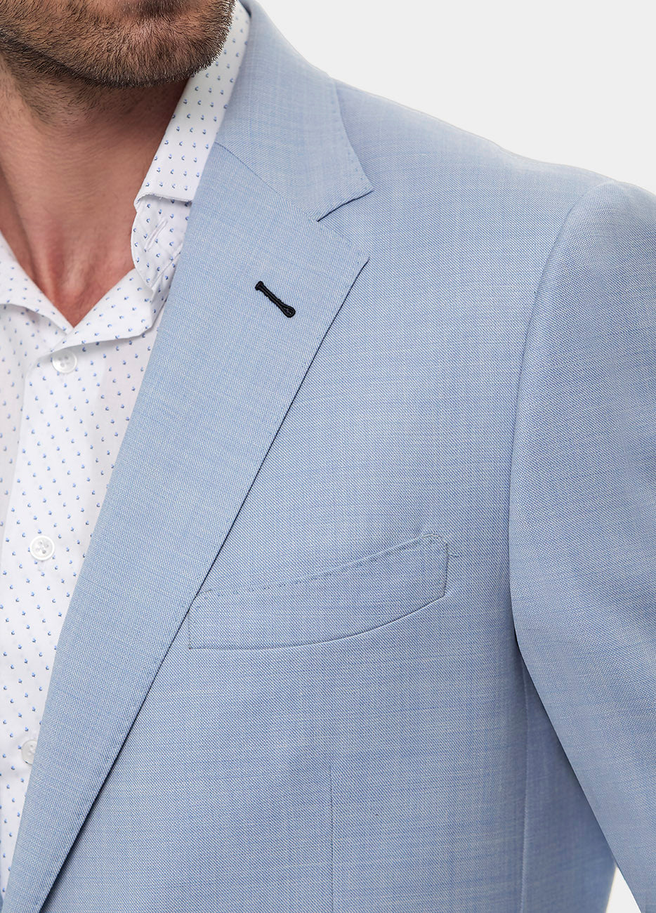 traje azul claro para hombre listo para usar es perfecto para lucir actual con un color distintivo. Ideal para eventos formales o casuales como bodas de día, este traje ready to wear combina elegancia y modernidad, ofreciendo un look versátil que destaca en la moda masculina.