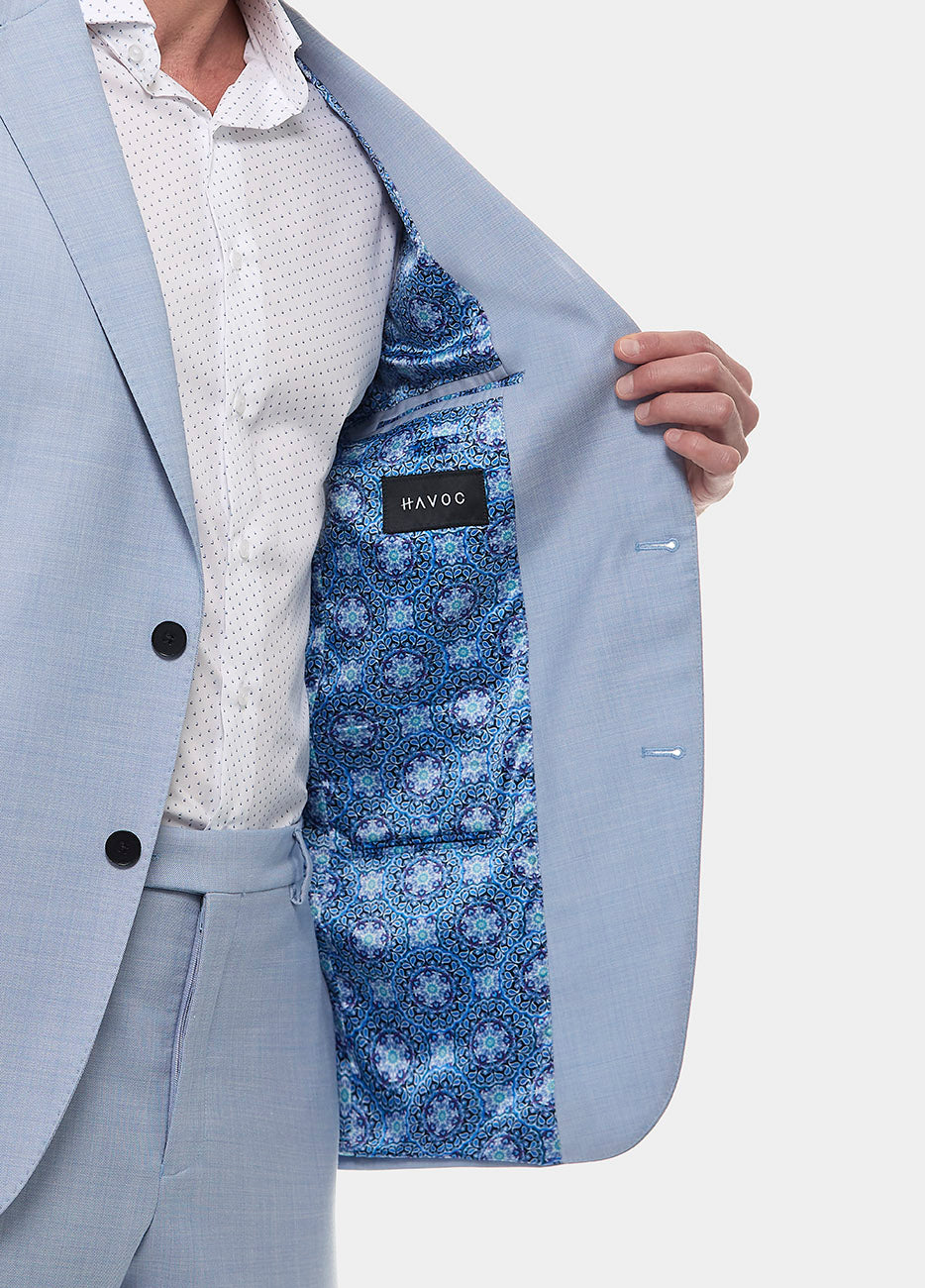 traje azul claro para hombre listo para usar es perfecto para lucir actual con un color distintivo. Ideal para eventos formales o casuales como bodas de día, este traje ready to wear combina elegancia y modernidad, ofreciendo un look versátil que destaca en la moda masculina.