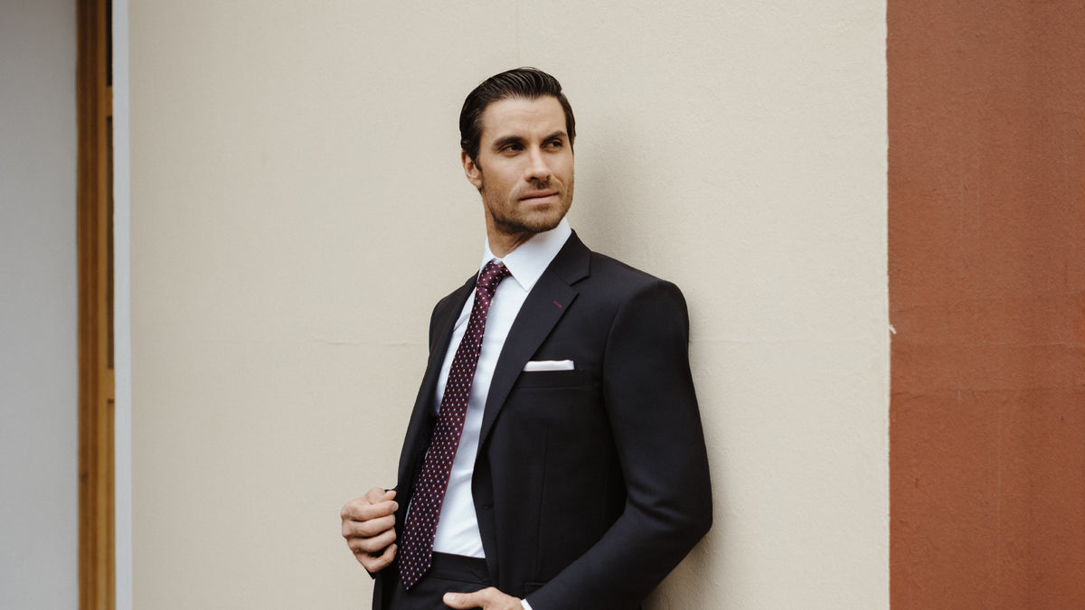 ¿Qué tipo de traje debo usar para mi boda y qué detalles debe incluir? Guía de Estilo y Elegancia