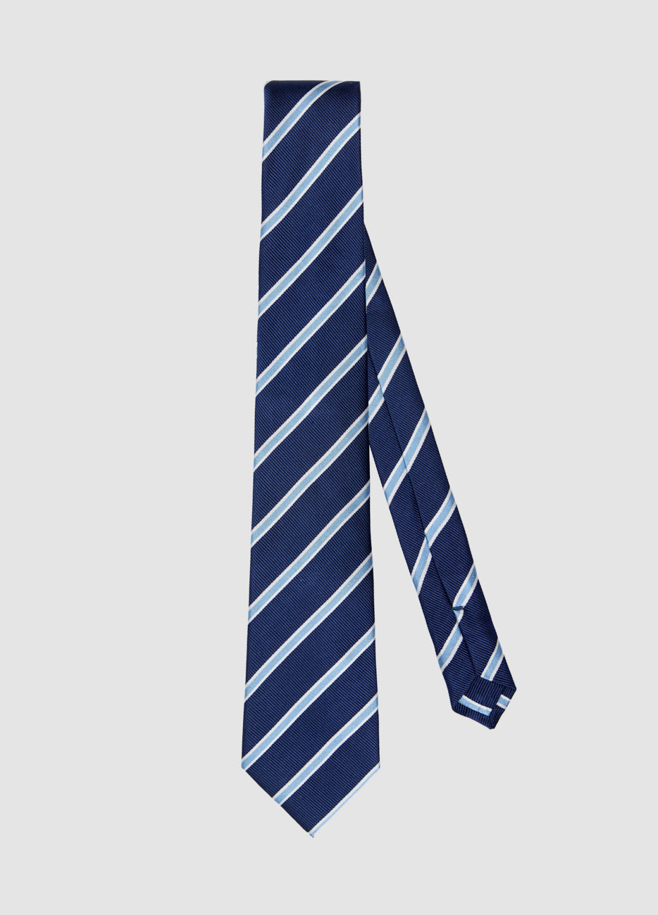 corbata azul y blanca