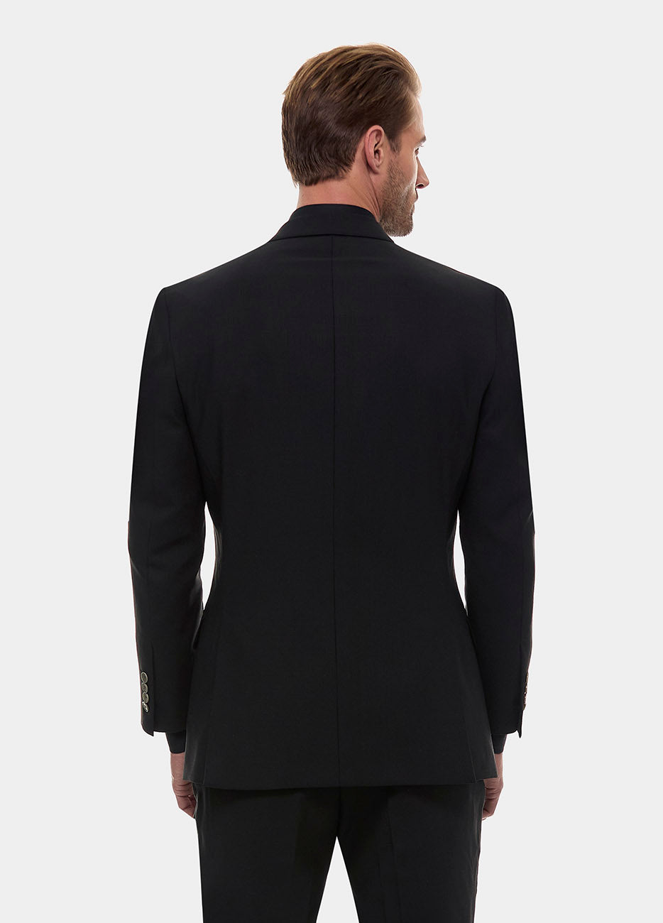 Traje negro completo para hombre, diseñado para ofrecer elegancia y sofisticación. Confeccionado con materiales de alta calidad, este traje ready to wear total black es perfecto para eventos formales o profesionales, para el hombre que quiere mostrar su personalidad a través de su ropa, con ajuste impecable para cualquier ocasión.